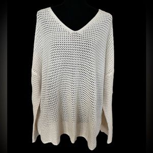Old Navy light V-neck sweater in great condition.